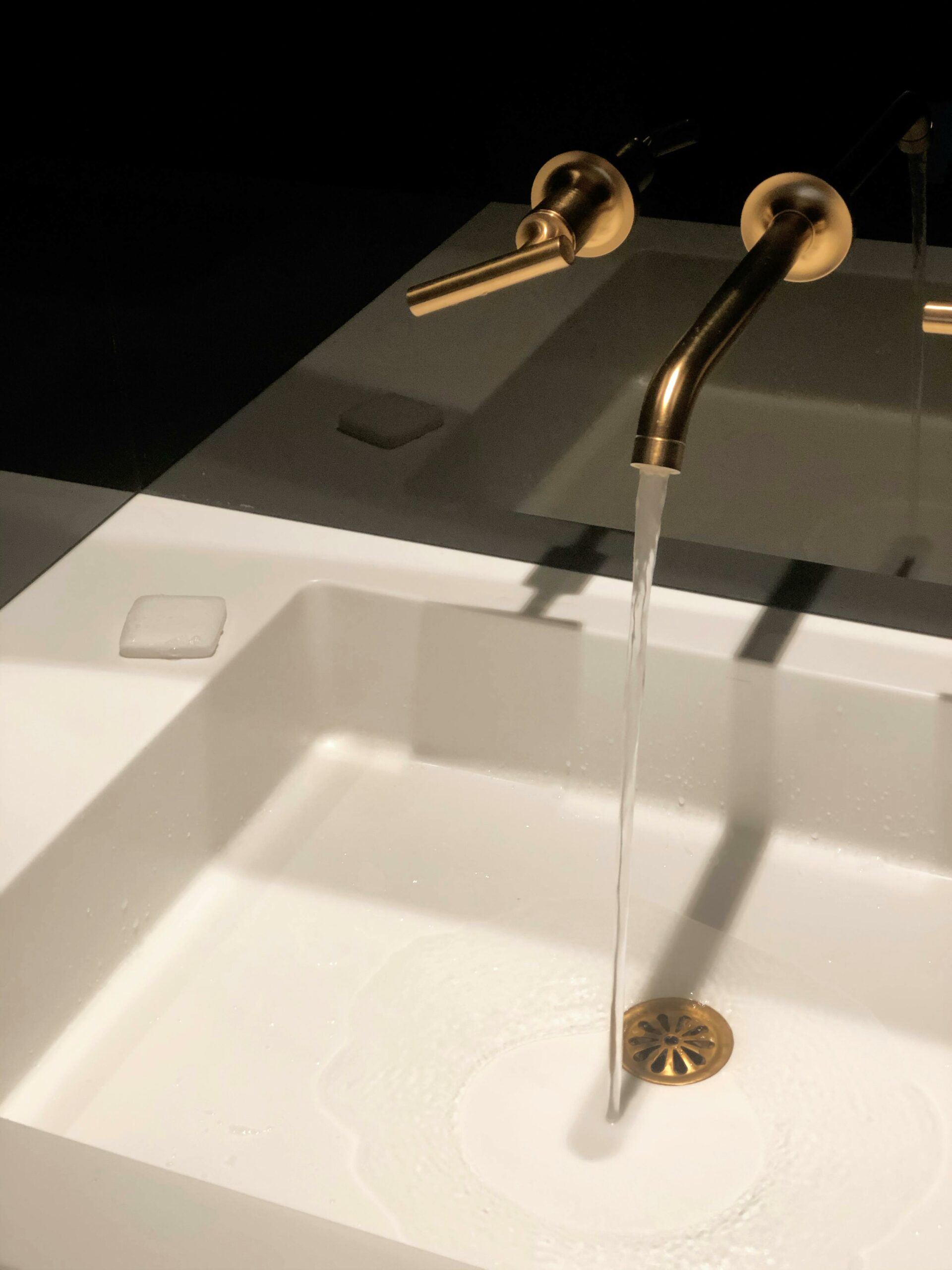 Moderner Wasserhahn