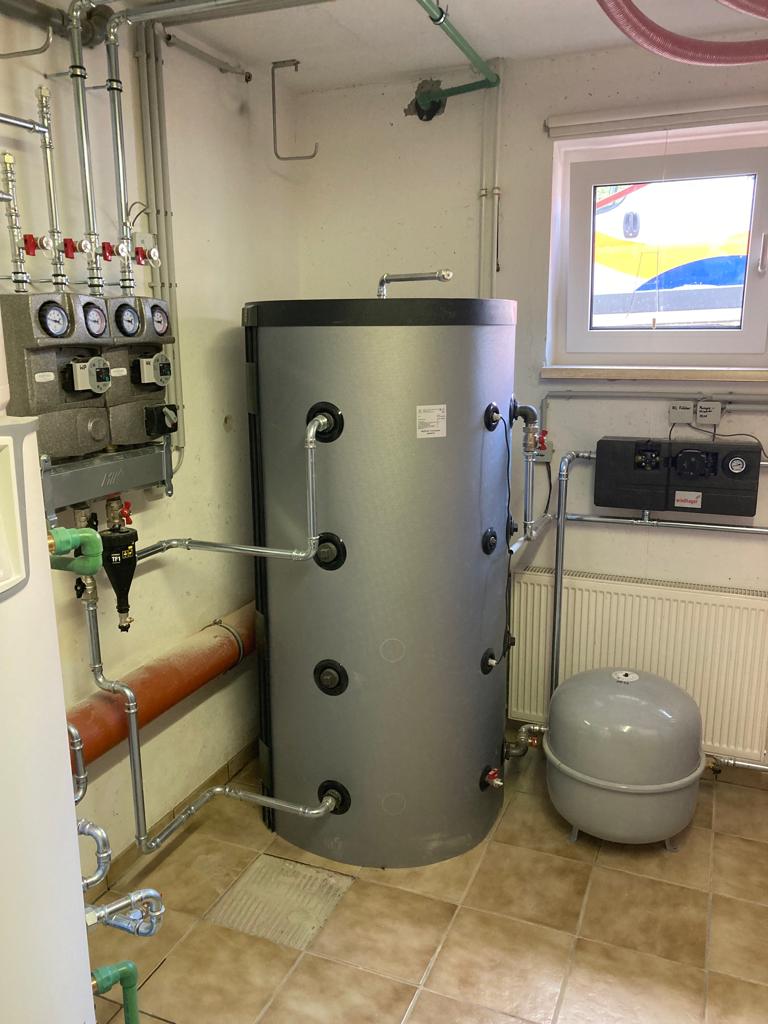 Pufferspeicher und Ausdehnungsgefäß